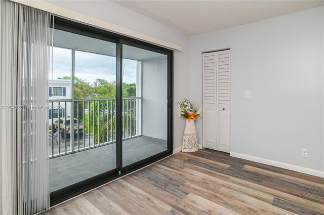 130 Cypress Club Dr 324, Pompano Beach, FL 33060