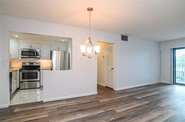 130 Cypress Club Dr 324, Pompano Beach, FL 33060