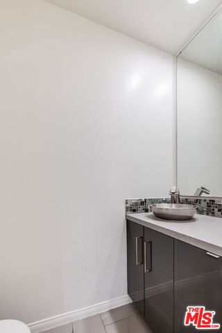 10629 Woodbridge Street 102, Toluca Lake, CA 91602