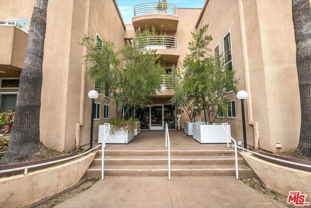 10629 Woodbridge Street 102, Toluca Lake, CA 91602