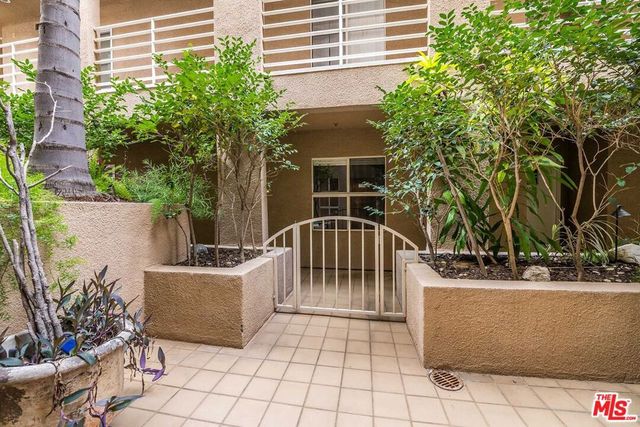 10629 Woodbridge Street 102, Toluca Lake, CA 91602