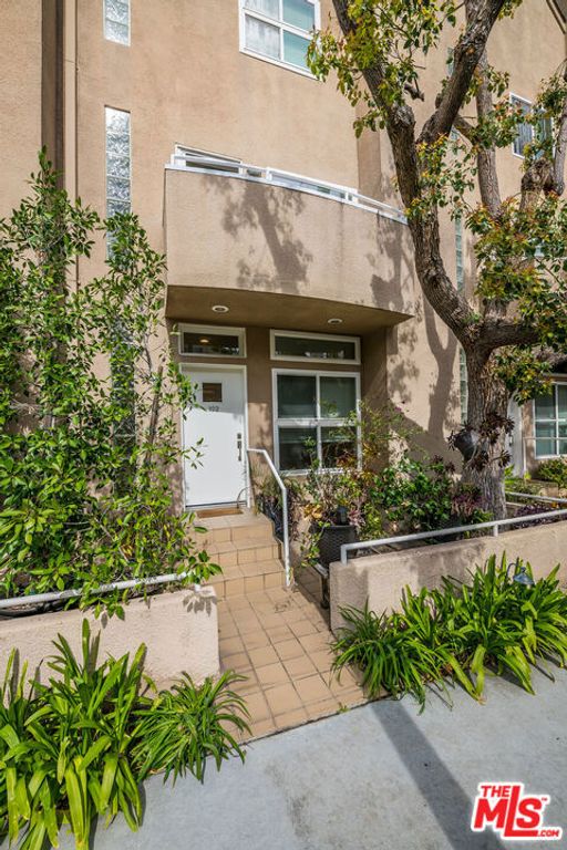 10629 Woodbridge Street 102, Toluca Lake, CA 91602