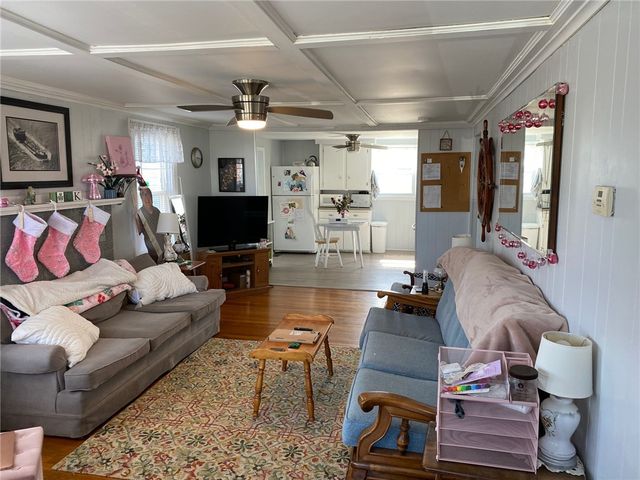 20 St. James Road, Narragansett, RI 02896