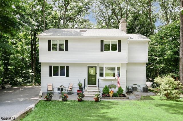 20 Linnea Pl, Ringwood Boro, NJ 07456
