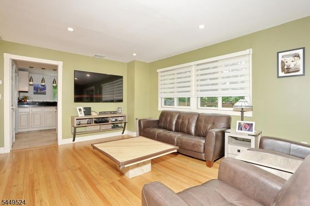 20 Linnea Pl, Ringwood Boro, NJ 07456