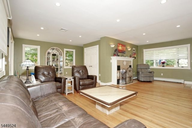 20 Linnea Pl, Ringwood Boro, NJ 07456