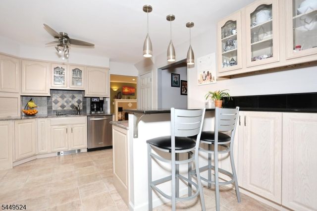 20 Linnea Pl, Ringwood Boro, NJ 07456