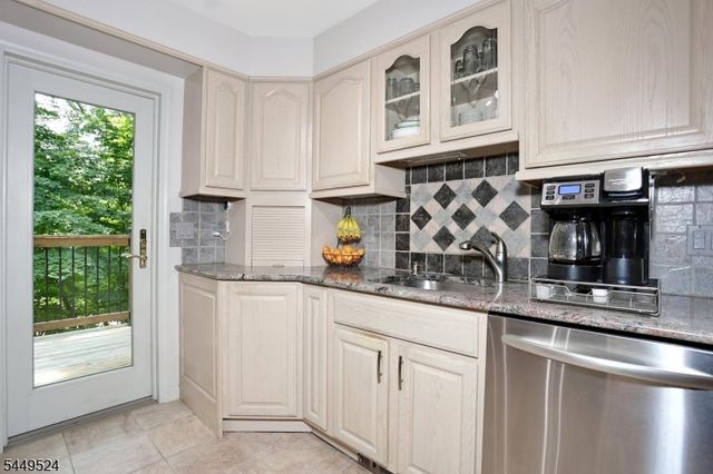 20 Linnea Pl, Ringwood Boro, NJ 07456