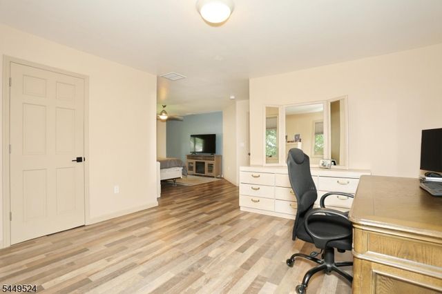 20 Linnea Pl, Ringwood Boro, NJ 07456
