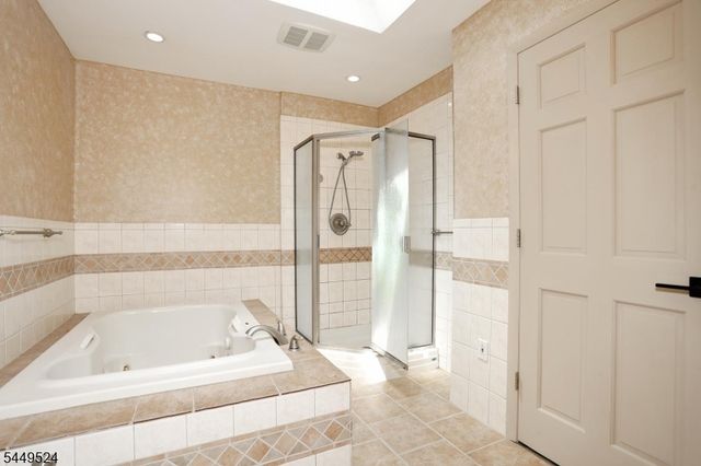 20 Linnea Pl, Ringwood Boro, NJ 07456
