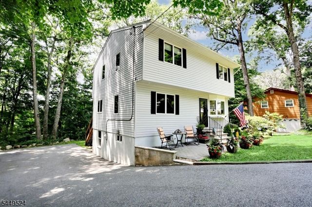 20 Linnea Pl, Ringwood Boro, NJ 07456