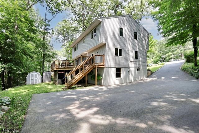 20 Linnea Pl, Ringwood Boro, NJ 07456