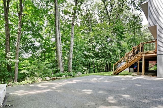 20 Linnea Pl, Ringwood Boro, NJ 07456