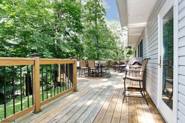 20 Linnea Pl, Ringwood Boro, NJ 07456