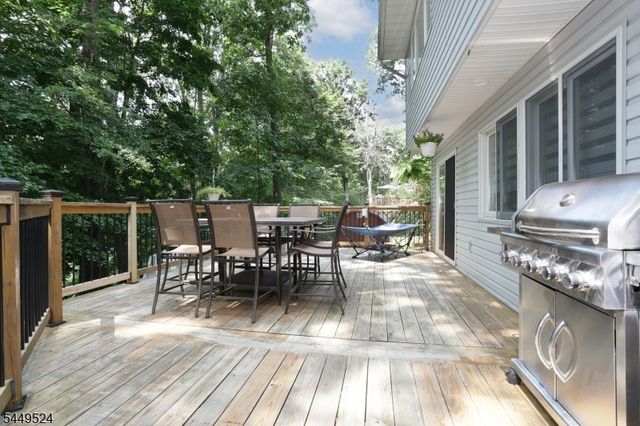 20 Linnea Pl, Ringwood Boro, NJ 07456