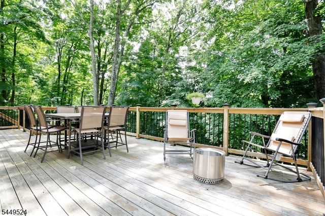 20 Linnea Pl, Ringwood Boro, NJ 07456