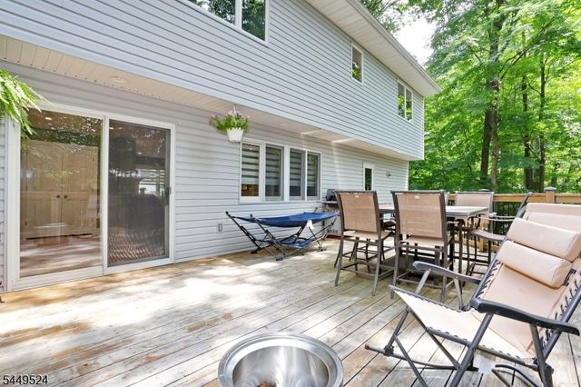 20 Linnea Pl, Ringwood Boro, NJ 07456