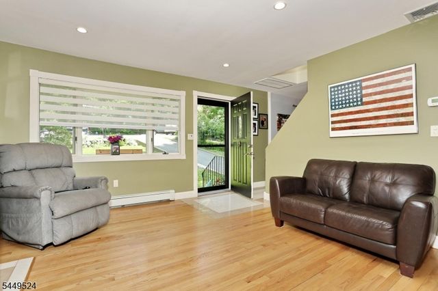 20 Linnea Pl, Ringwood Boro, NJ 07456