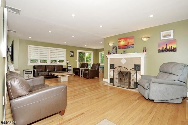 20 Linnea Pl, Ringwood Boro, NJ 07456