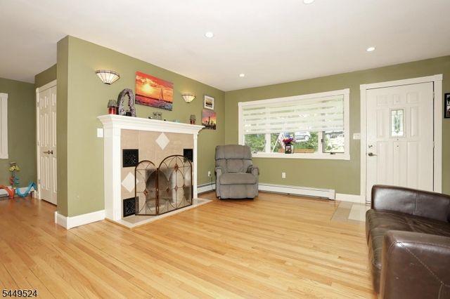 20 Linnea Pl, Ringwood Boro, NJ 07456