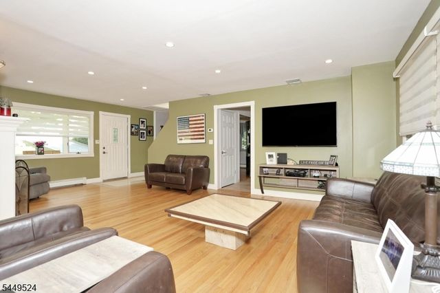 20 Linnea Pl, Ringwood Boro, NJ 07456