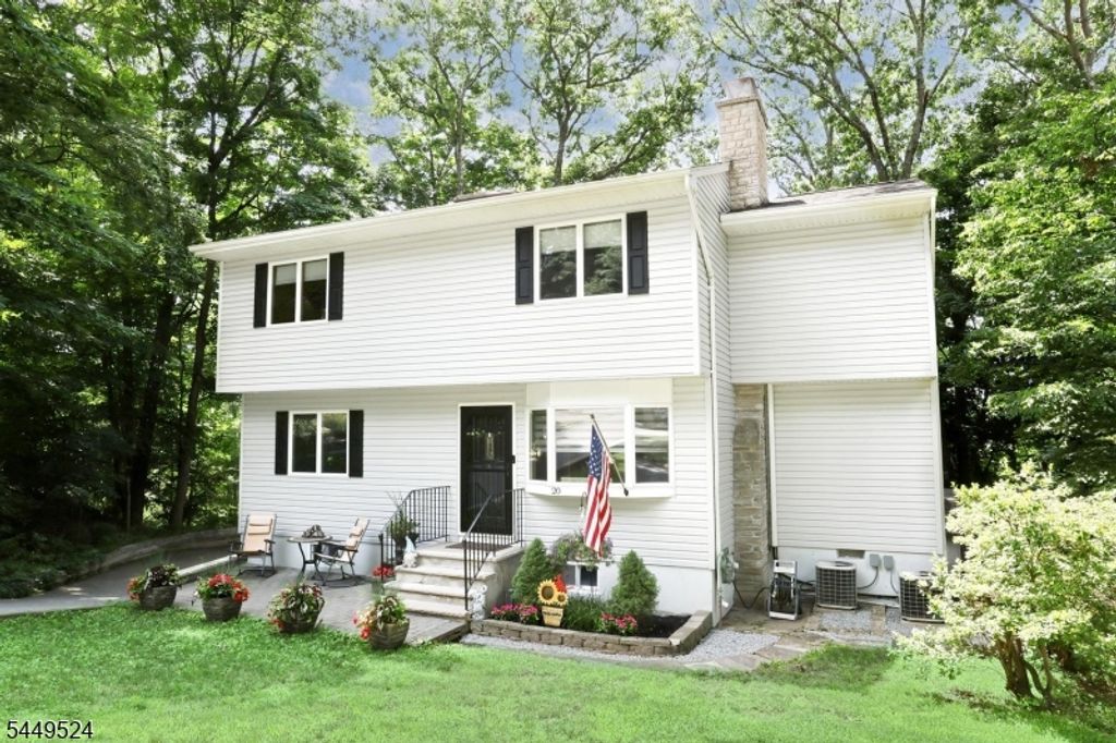 20 Linnea Pl, Ringwood Boro, NJ 07456