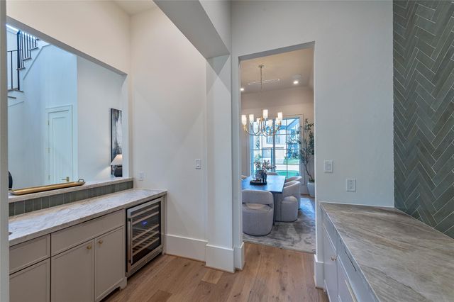 1719 Candlelight Lane, Houston, TX 77018