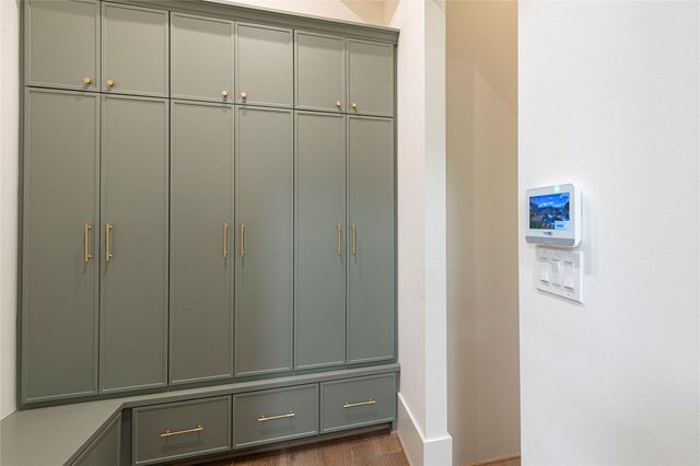 1719 Candlelight Lane, Houston, TX 77018