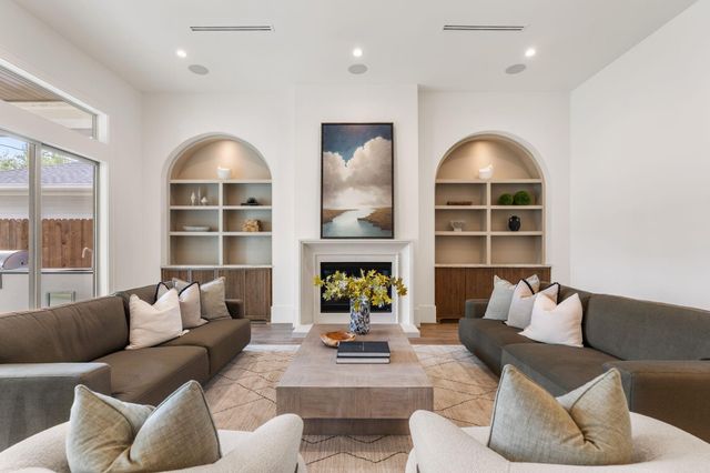 1719 Candlelight Lane, Houston, TX 77018