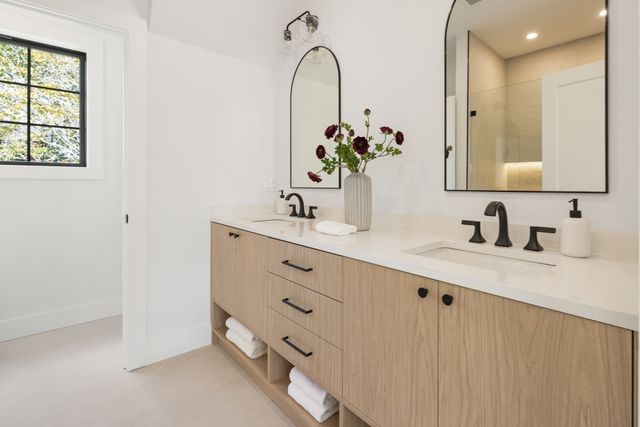 6 Floral St 6, Newton, MA 02461