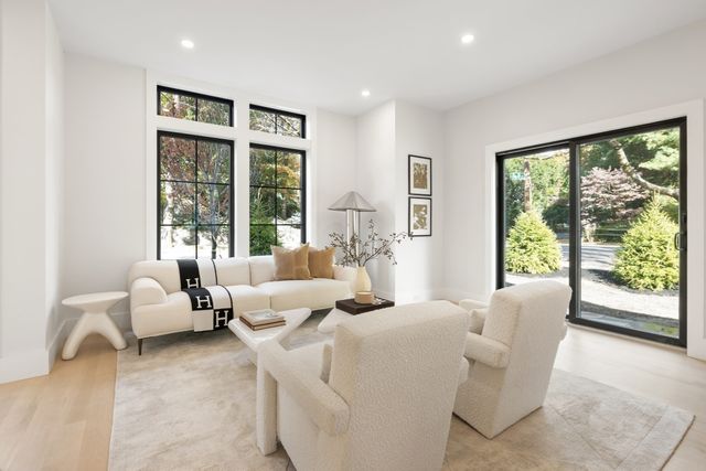 6 Floral St 6, Newton, MA 02461
