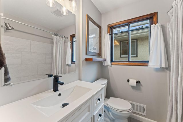 5725 Xerxes Avenue S, Minneapolis, MN 55410