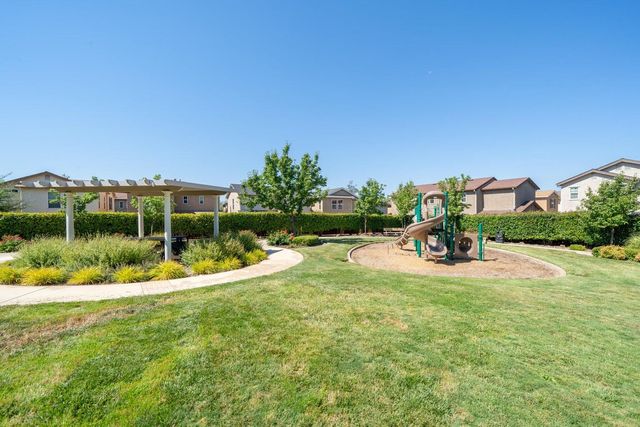 2340 Shining Star Way, Redding, CA 96003