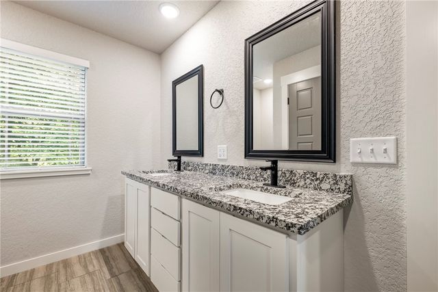 3 Bridle Circle, Bella Vista, AR 72715