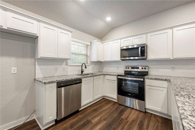 3 Bridle Circle, Bella Vista, AR 72715