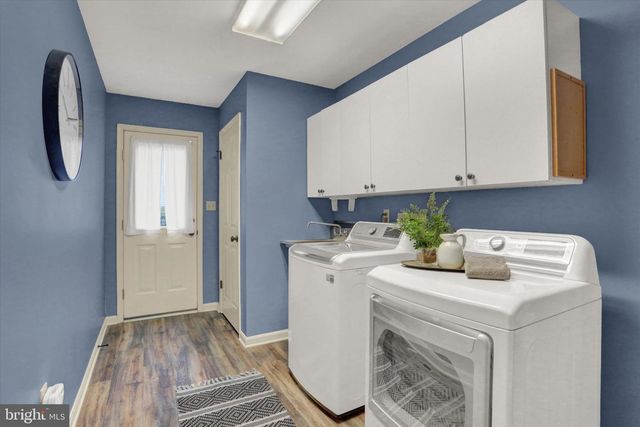 1719 BENNINGTON DR, Harrisburg, PA 17112