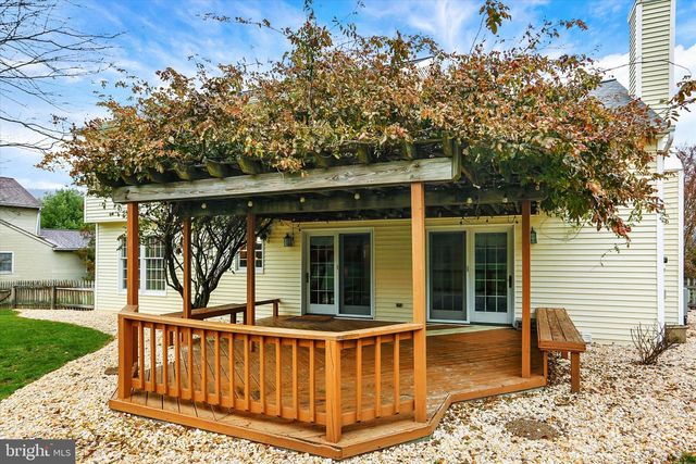 1719 BENNINGTON DR, Harrisburg, PA 17112