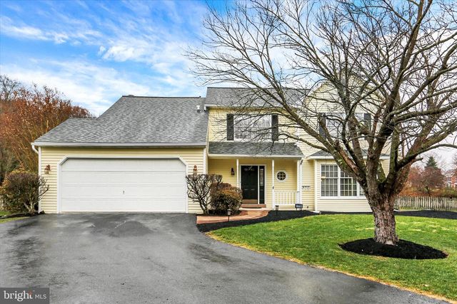 1719 BENNINGTON DR, Harrisburg, PA 17112