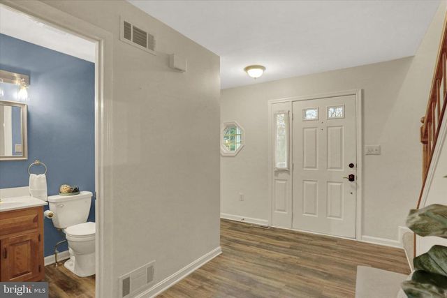 1719 BENNINGTON DR, Harrisburg, PA 17112