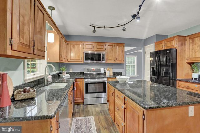 1719 BENNINGTON DR, Harrisburg, PA 17112