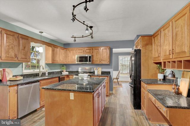 1719 BENNINGTON DR, Harrisburg, PA 17112