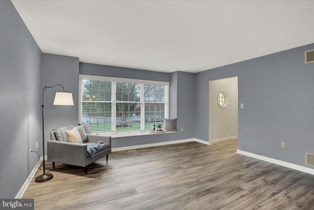 1719 BENNINGTON DR, Harrisburg, PA 17112