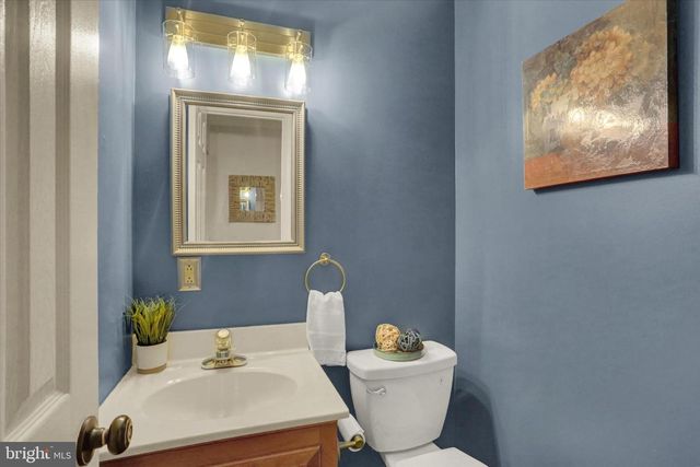 1719 BENNINGTON DR, Harrisburg, PA 17112