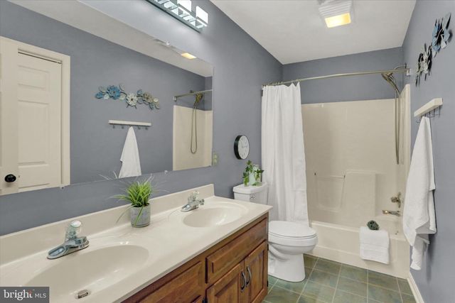 1719 BENNINGTON DR, Harrisburg, PA 17112