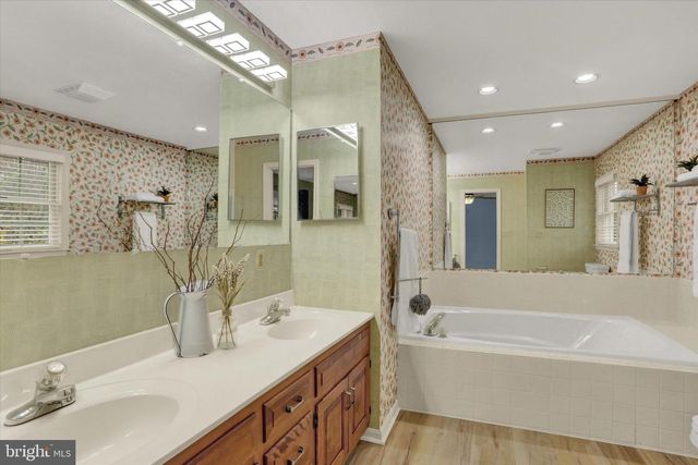 1719 BENNINGTON DR, Harrisburg, PA 17112