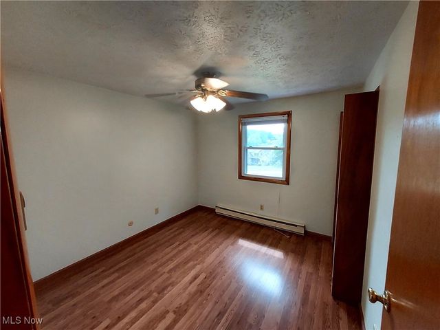 1990 Belfort Avenue NE, Louisville, OH 44641