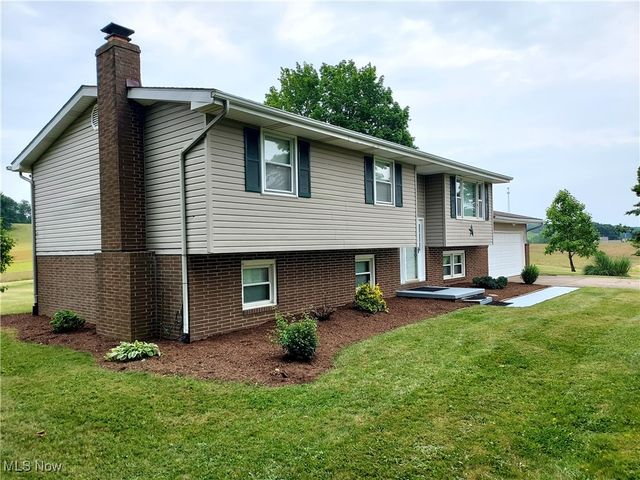 1990 Belfort Avenue NE, Louisville, OH 44641