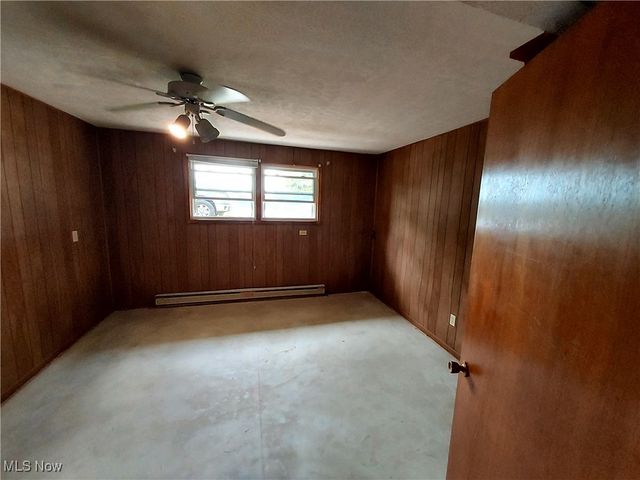 1990 Belfort Avenue NE, Louisville, OH 44641