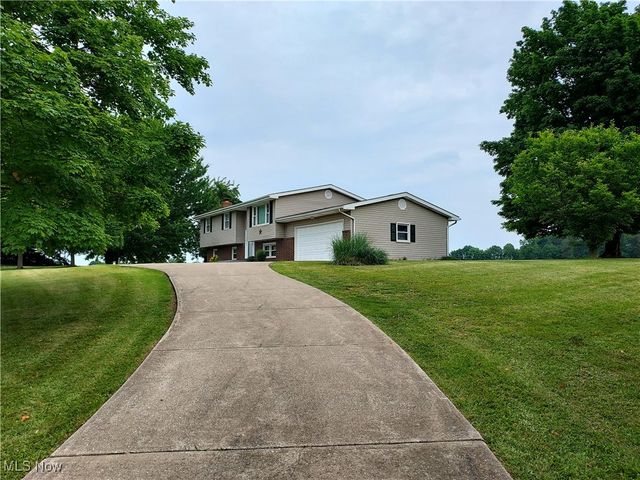 1990 Belfort Avenue NE, Louisville, OH 44641