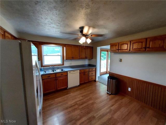 1990 Belfort Avenue NE, Louisville, OH 44641